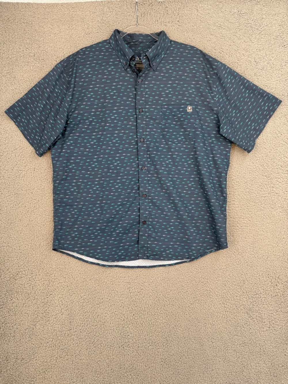 Huk Men's XL short sleeve button down fishing shirt Navy fish print chest pocket